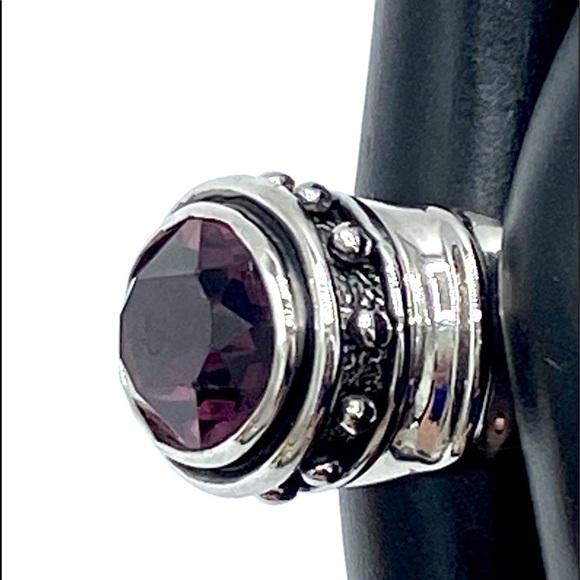 Purple stone ring set in silver. Size 5 3/4 - Picture 2 of 5